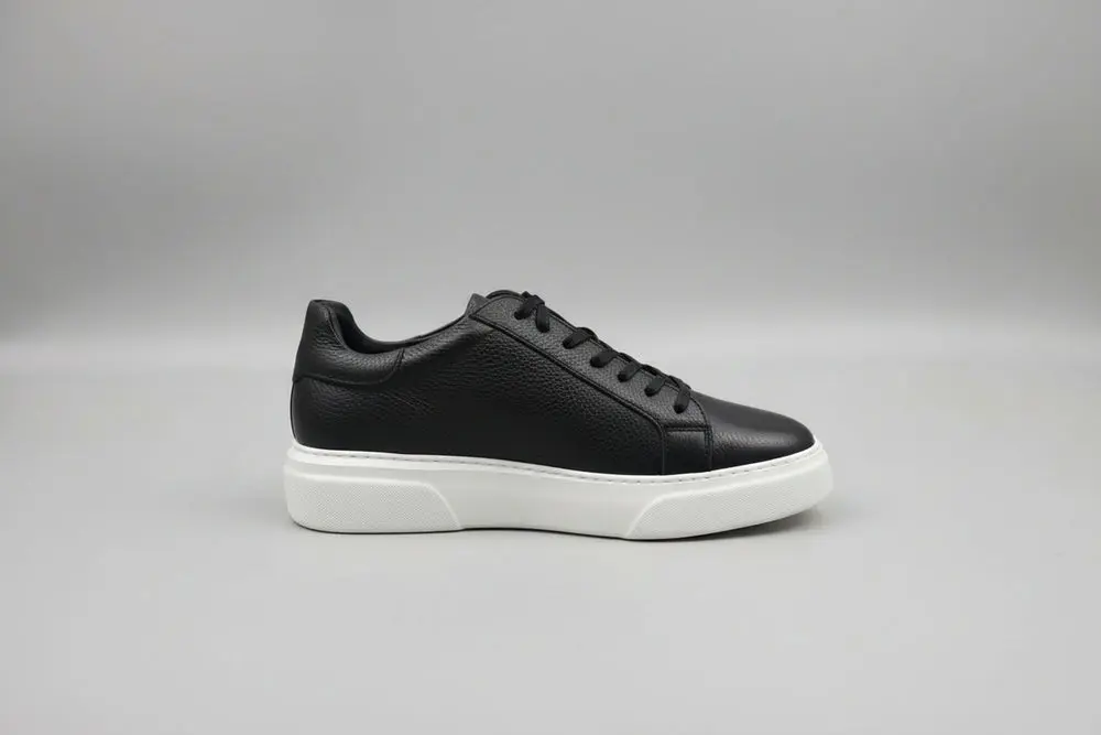 Black Casual Sneakers — photograph 1