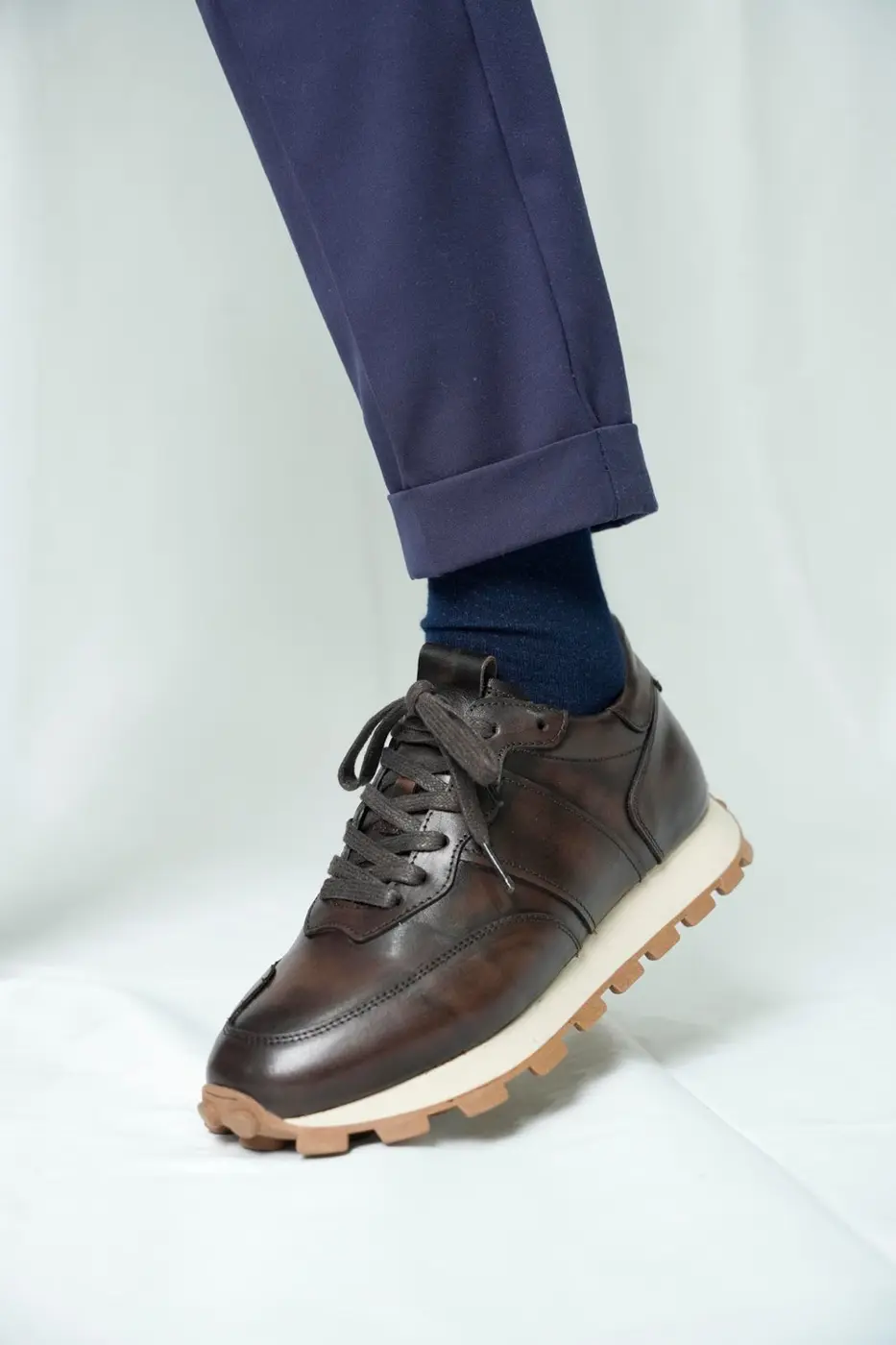 Men’s Brown Leather Sneakers — photograph 1