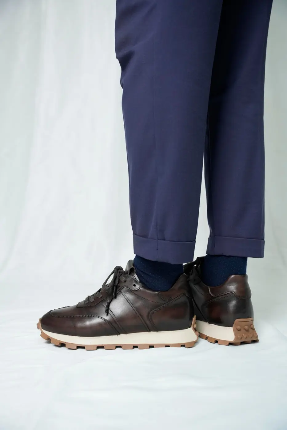Men’s Brown Leather Sneakers — photograph 4