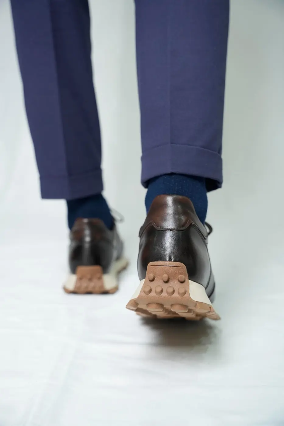 Men’s Brown Leather Sneakers — photograph 5