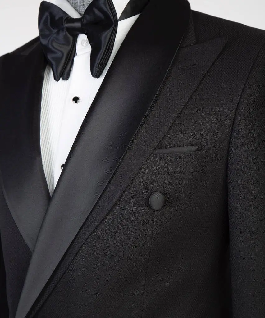 Shawl Design Satin Lapel Black Tuxedo — photograph 2