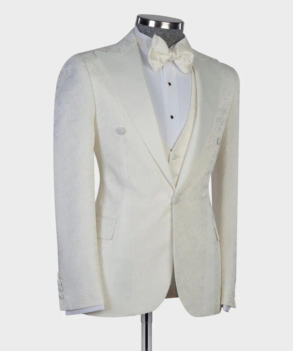 Men's 3 Piece Beige Tuxedo Suit Peak Lapel — photograph 3