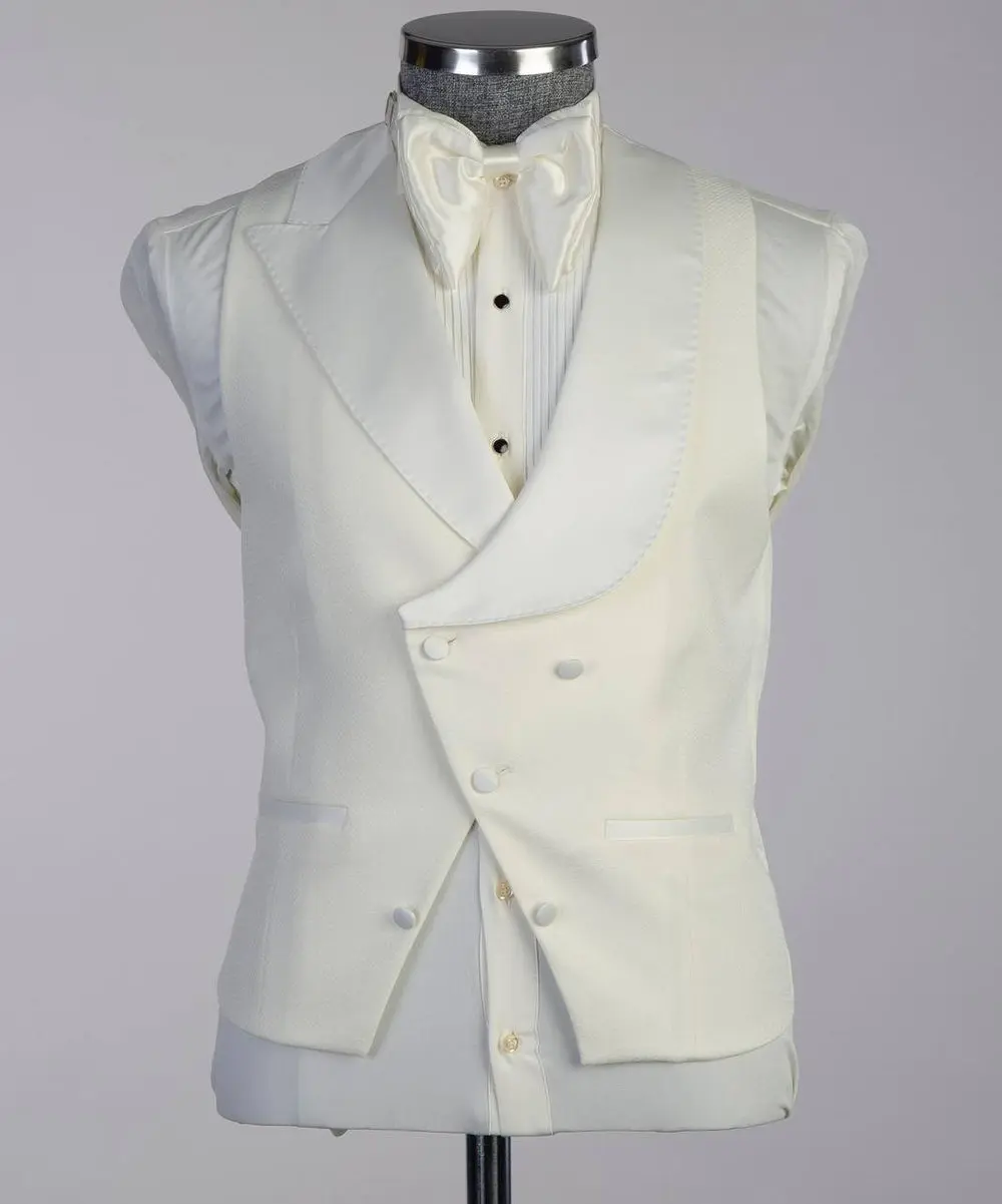 Men's Cream Tuxedo-Asymmetrical Satin Lapel — photograph 3