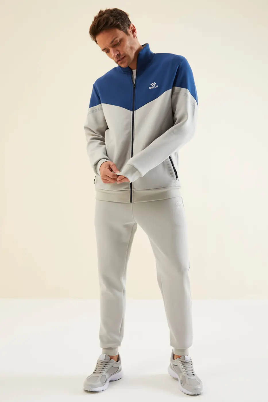 Men's Grey-Blue-Colour-Block-Jogger-Tracksuit Set — photograph 2