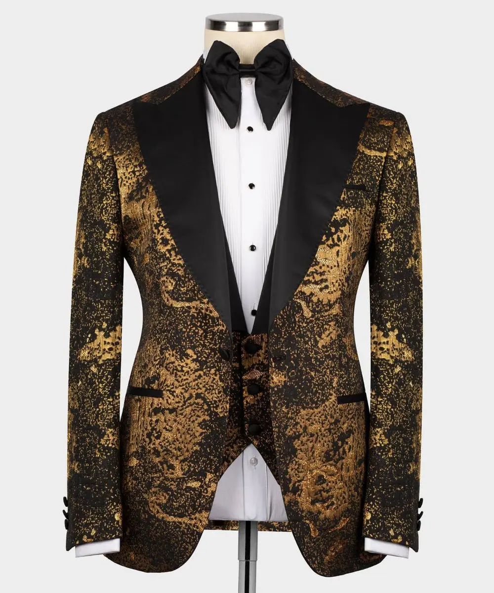 Men's Tuxedo Golden Pattern with Black Collar — photograph 1