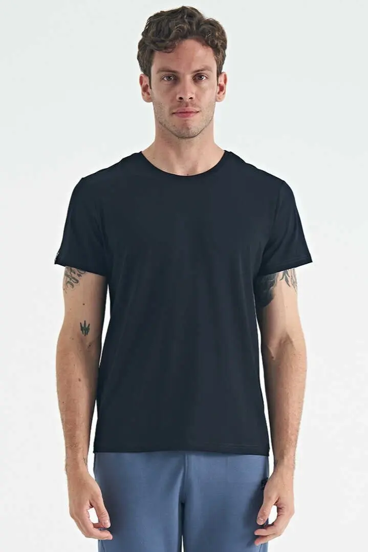 Navy Men's T-Shirt — photograph 4