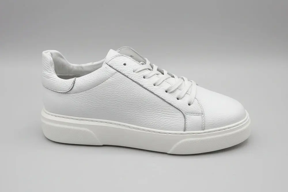 White Casual Sneakers — photograph 1